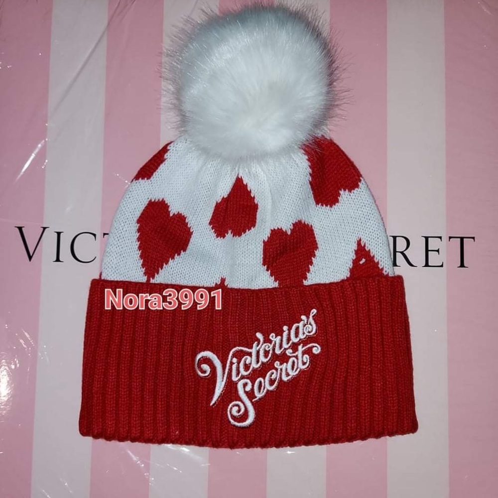 Victoria secret Pompom beanie NWT
